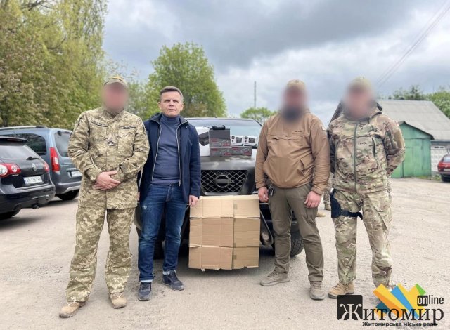 Військовим частинам, які базуються на Житомирщині, передали 4 вантажівки. ФОТО