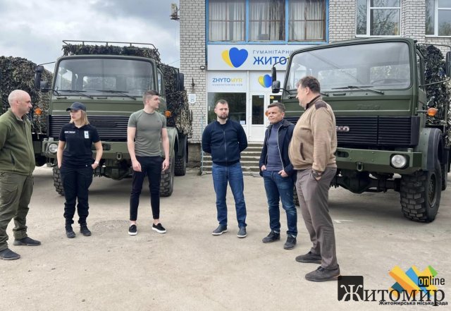 Військовим частинам, які базуються на Житомирщині, передали 4 вантажівки. ФОТО
