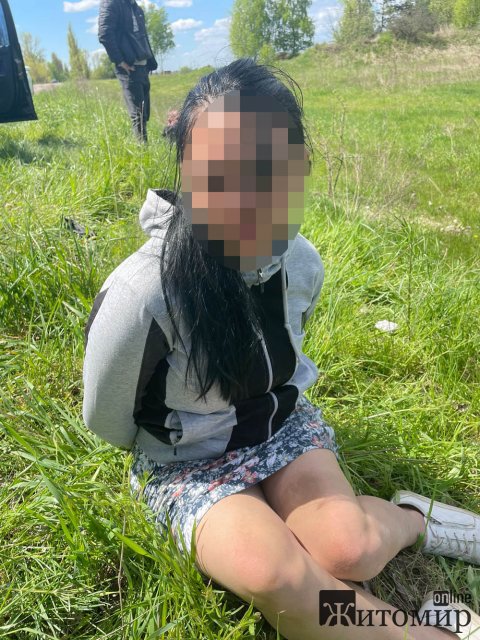 "Спокусились" на посвідчення та 800 грн - поліцейські затримали жінок та чоловіка, які обікрали оселю жителя Житомирщини. ФОТО