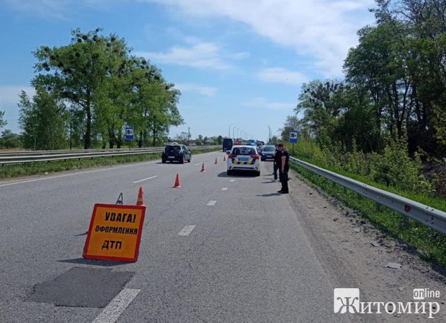 На трасі Київ-Чоп у Звягельському районі у ДТП потрапили жителі Волині. ФОТО