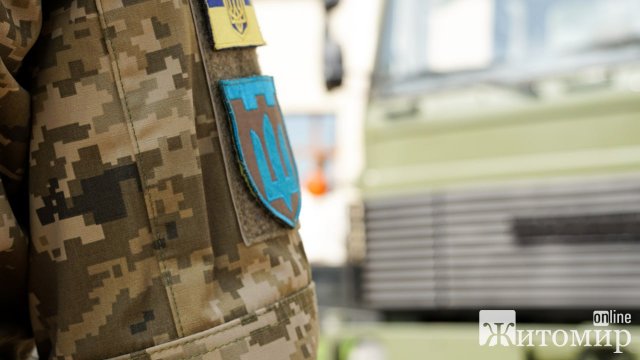 Батальйони територіальної оборони Житомирщини отримали дві військові вантажівки. ФОТО