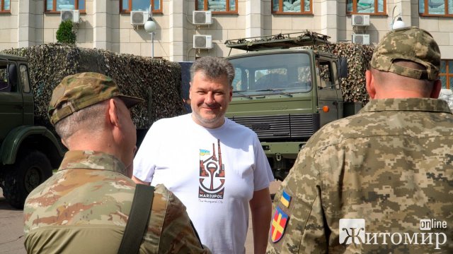 Батальйони територіальної оборони Житомирщини отримали дві військові вантажівки. ФОТО