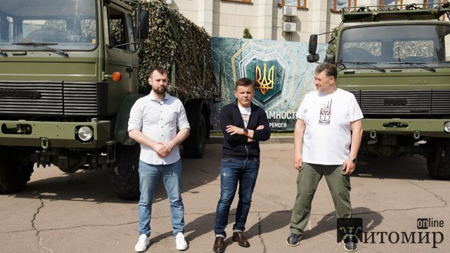 Батальйони територіальної оборони Житомирщини отримали дві військові вантажівки. ФОТО