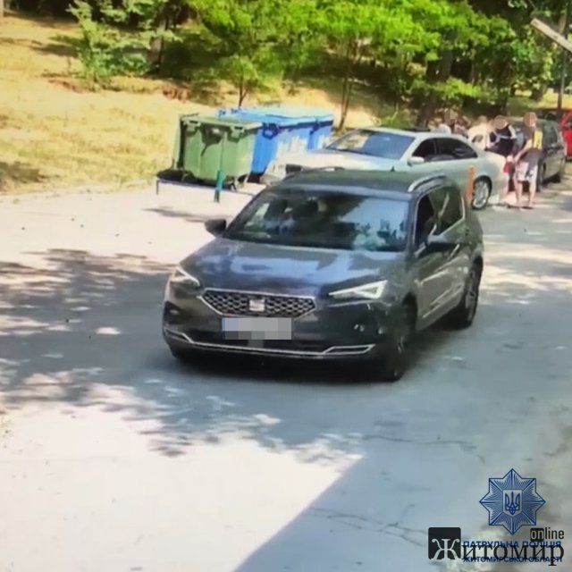 У Житомирі на територію гідропарку самовільно заїхали дві автівки, патрульні знайшли водіїв та оштрафували. ФОТО