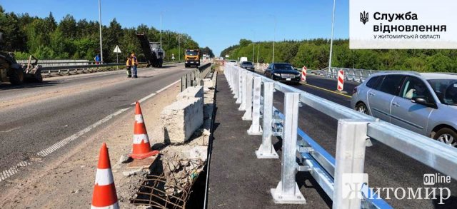 На трасі в Житомирській області відкрили рух правим проїздом мосту через річку Дубовець, який був пошкоджений у 2022-му. ФОТО