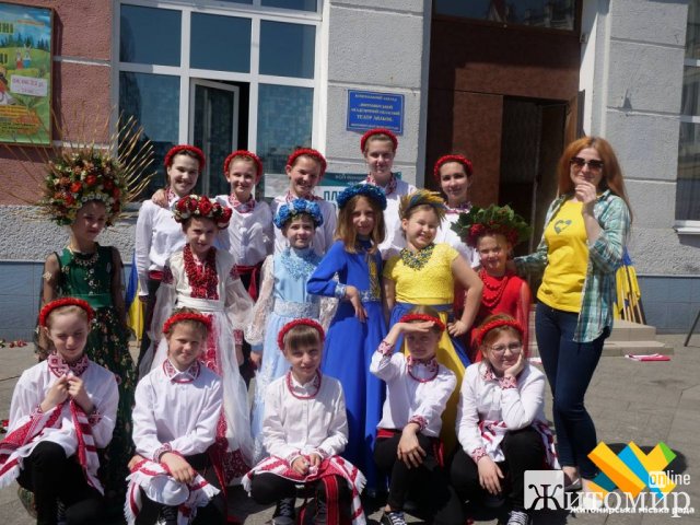 День захисту дітей на Михайлівській у Житомирі: гість свята - "двійник" пса Патрона. ФОТО