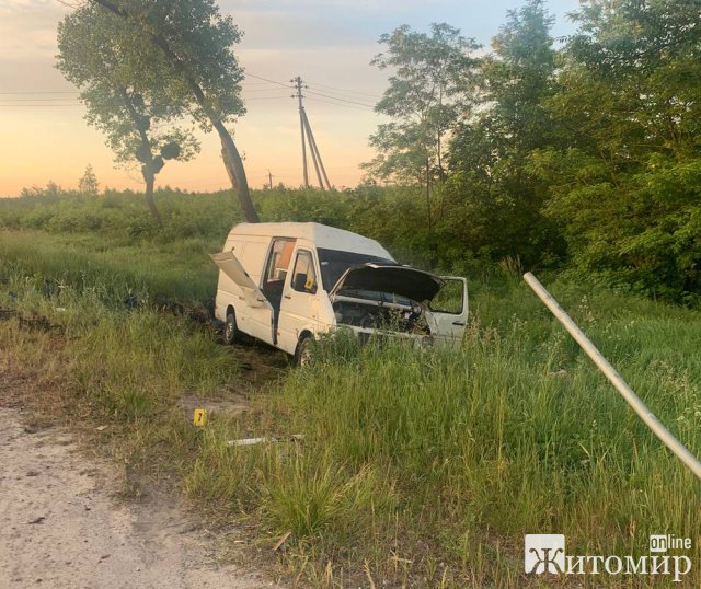 Неподалік Житомира зіштовхнулись автопоїзд та мікроавтобус: є загиблий. ФОТО