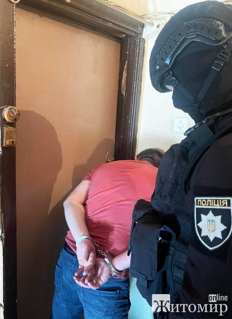 У Житомирі трьом чоловікам оголосили підозри - перетворили квартиру на склад-лабораторію з нарковиробництва. ФОТО
