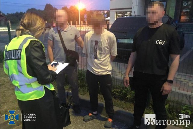У Бердичеві затримали іноземця, який за понад 3 тис. доларів відправляв військовозобов