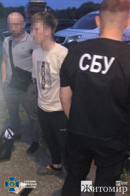 У Бердичеві затримали іноземця, який за понад 3 тис. доларів відправляв військовозобов