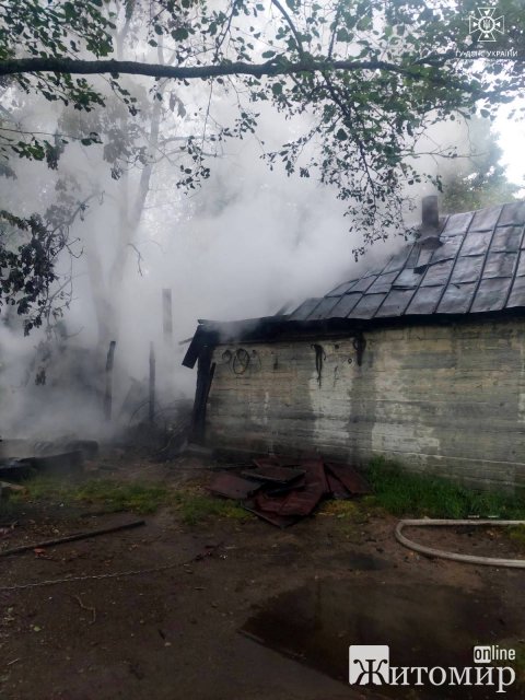 У селі на півночі Житомирщини горіла літня кухня. ФОТО