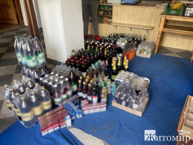 В одній з громад Житомирщини під час рейду в магазині виявили майже 220 літрів спиртного та цигарок: відповідних документів не було