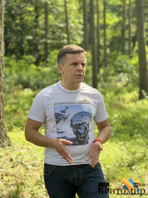 Сухомлин зустрівся з житомирянами на ділянці, де хочуть побудувати реабілітаційний центр. ФОТО