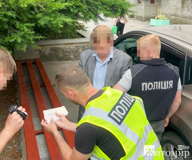 На Житомирщині поліцейські затримали директора лікарні  на хабарі. ФОТО