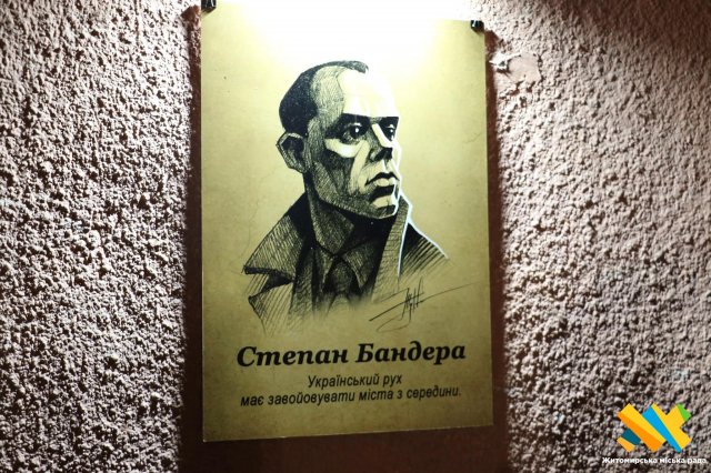 У Житомирі Юрій Журавель представив графічні портрети-шаржи видатних українців. ФОТО