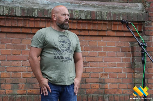 У Житомирі Юрій Журавель представив графічні портрети-шаржи видатних українців. ФОТО