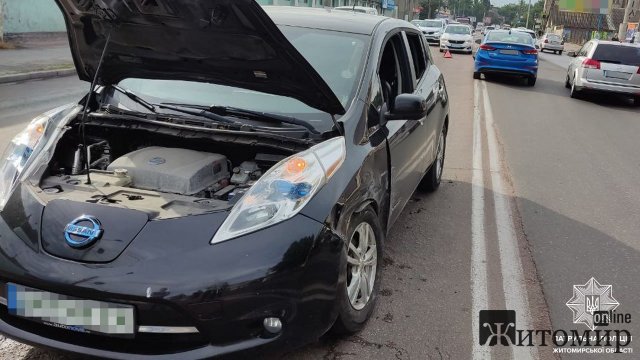 На проспекті Незалежності в Житомирі Hundai в’їхав у Nissan. ФОТО
