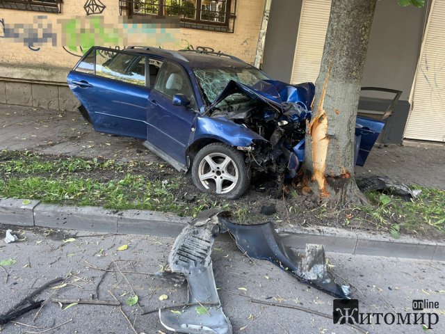 Подробиці ДТП на Київській в Житомирі: одна людина загинула, інша в лікарні. ФОТО