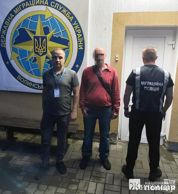 З України видворили білоруса та росіянина, які «відсиділи» у колоніях Житомирщини. ФОТО