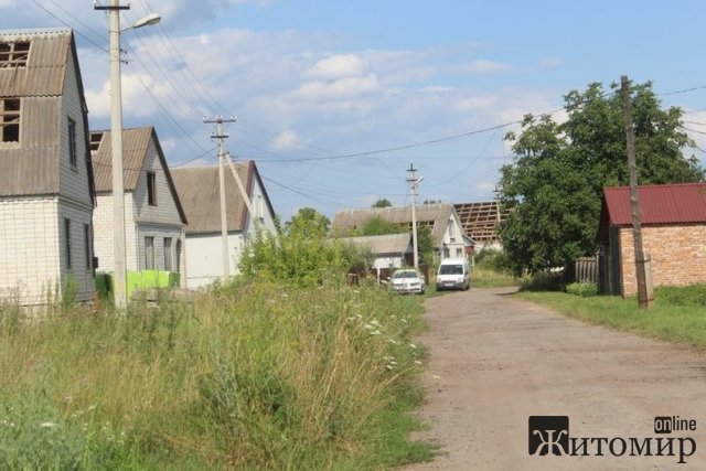 Наслідки шахедних ударів по Житомирщині: пошкоджені понад 500 будинків, поранені 17 людей. ФОТО