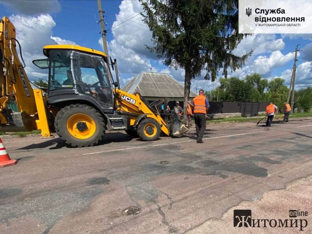 На яких дорогах Житомирської області ліквідовують вибоїни. ФОТО