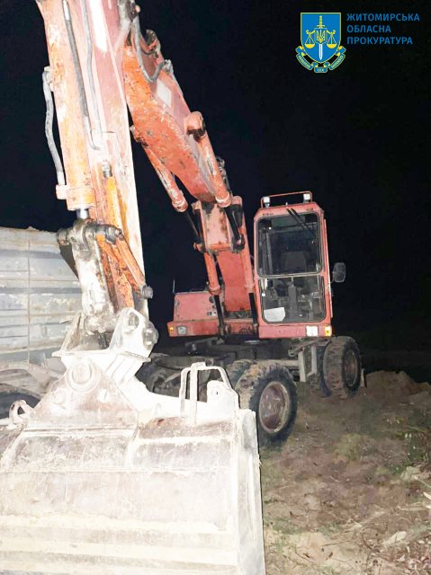Підприємці з Коростеня, що незаконно видобували пісок та завдали державі мільйонних збитків, постануть перед судом. ФОТО