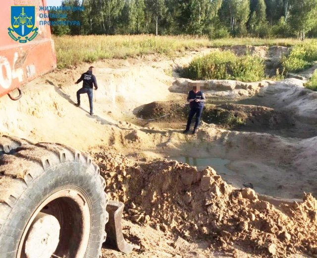 Підприємці з Коростеня, що незаконно видобували пісок та завдали державі мільйонних збитків, постануть перед судом. ФОТО