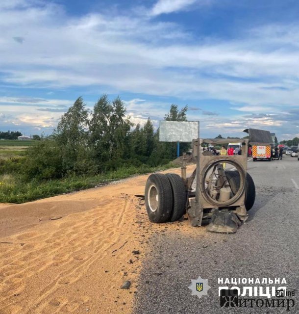 Неподалік Житомира зіштовхнулись автобус сполученням «Запоріжжя-Кошалін (Польща)» із зерновозом: є загиблий. ФОТО