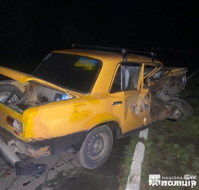 На Житомирщині п'яний водій ВАЗівки врізався у припарковану Toyotа: постраждав юний пасажир. ФОТО