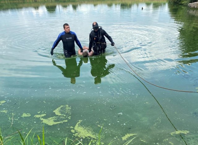 На ставку в Бердичівському районі водолази знайшли тіло чоловіка. ФОТО