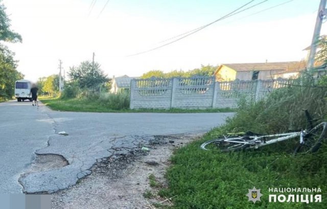 У селі Житомирського району водій автобуса збив 19-річну велосипедистку. ФОТО