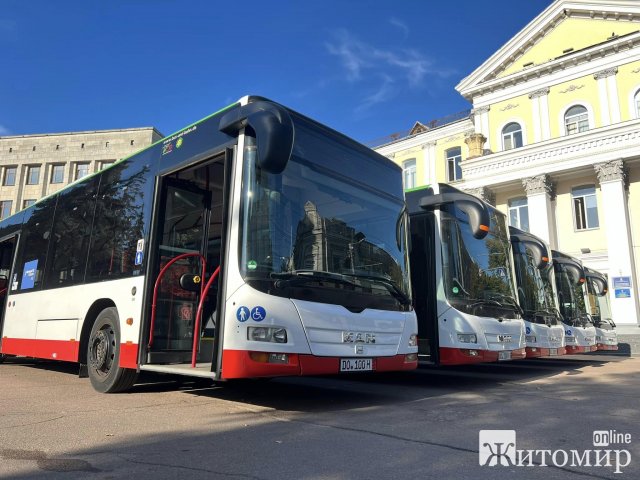 Німецький Дортмунд передав Житомиру 5 автобусів. ФОТО