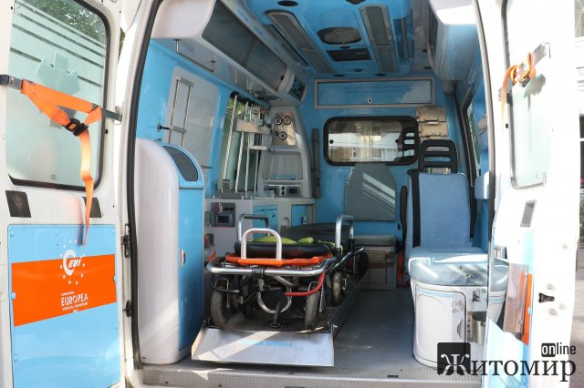 Житомир отримав автомобіль швидкої допомоги від благодійників. ФОТО