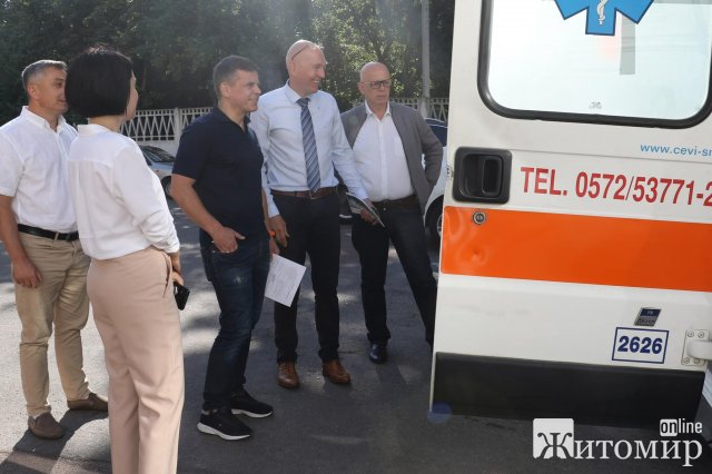 Житомир отримав автомобіль швидкої допомоги від благодійників. ФОТО
