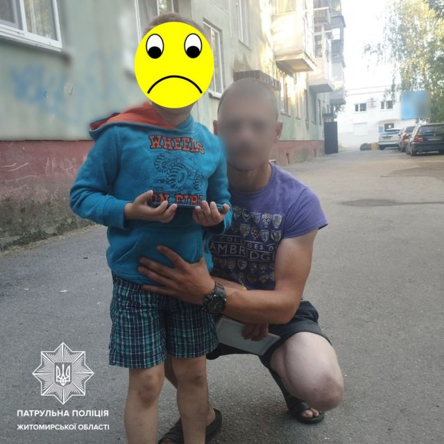 У Житомирі в громадському транспорті загубився 5-річний хлопчик: поліцейські підвезли малого додому. ФОТО