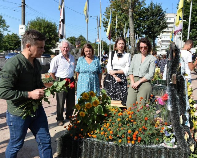 У Житомирі вшанували полеглих захисників. ФОТО