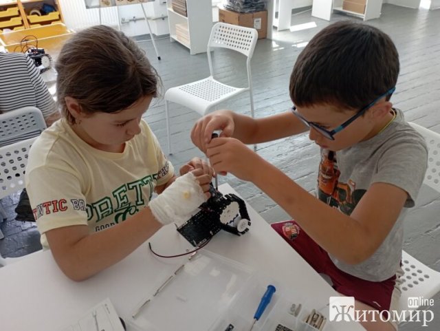 На базі навчальних закладів Житомирської області вже працює 15 STEM-hubів для дітей. ФОТО