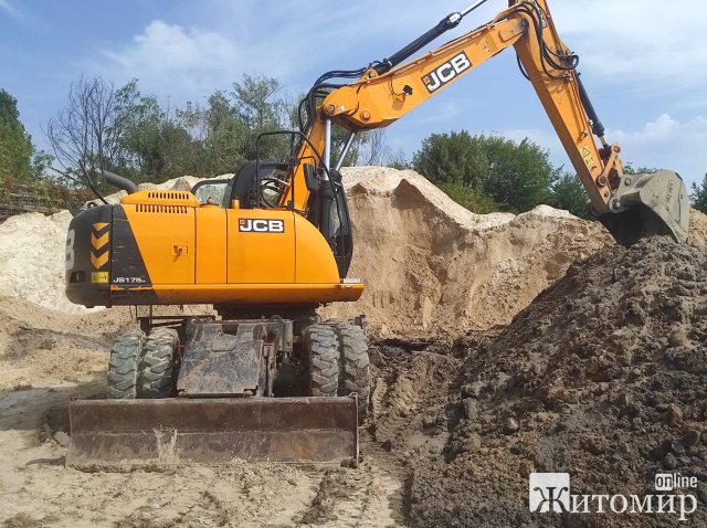 У житомирському водоканалі показали, як ліквідовують порив на Польовій