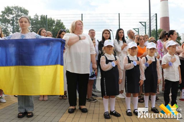 Цього року родина першачків у житомирському ліцеї №3 поповнилась понад сотнею діток. ФОТО