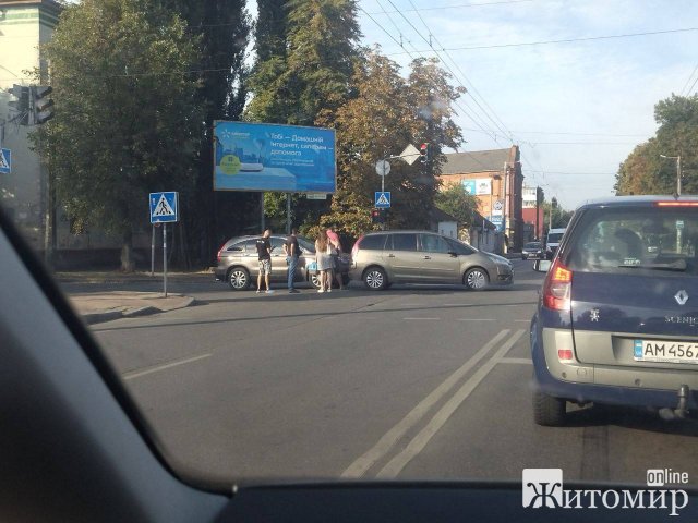 ДТП на перехресті в Житомирі. ФОТО