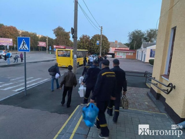 До Бердичева прибув черговий потяг з евакуйованими жителями сходу. ФОТО