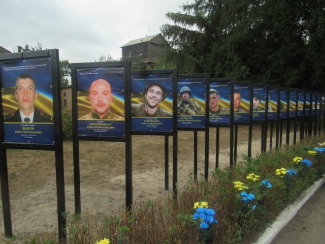 У селищі Житомирської області відкрили алею слави пам