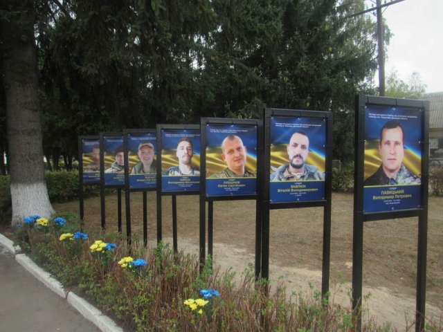 У селищі Житомирської області відкрили алею слави пам