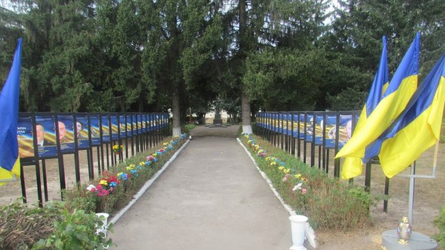 У селищі Житомирської області відкрили алею слави пам