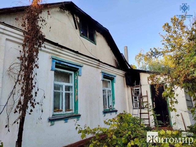 У селі на Чуднівщині горіла господарча будівля, а в Коростені - дах п