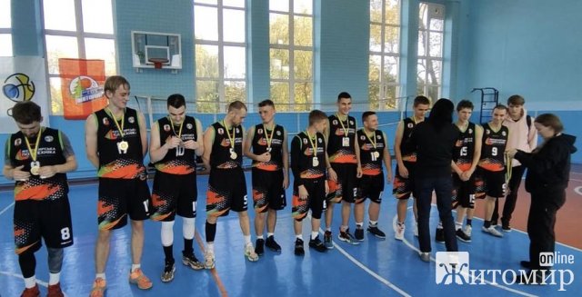 У Житомирі відбувся чемпіонат з баскетболу серед чоловіків. ФОТО