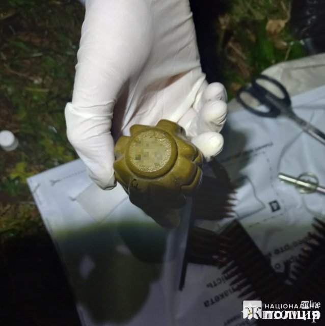 У селі на Чуднівщині поліцейські виявили боєприпаси в автомобілі нетверезого учасника ДТП. ФОТО