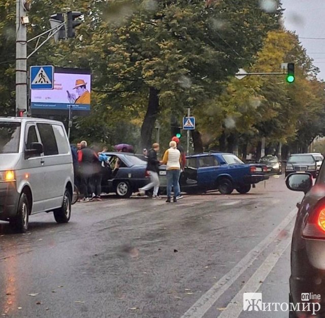 ДТП на перехресті вулиць в Житомирі. ФОТО