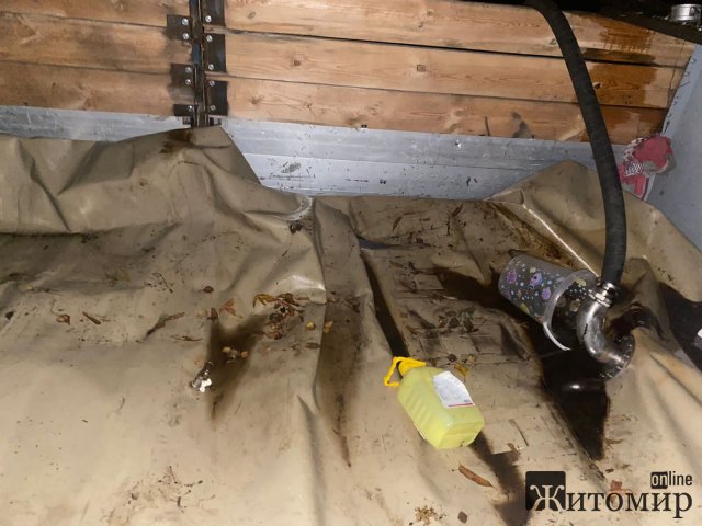У Звягельському районі викрили 6 осіб, які зробили незаконну врізку у магістральний нафтопровід «Мозир - Броди». ФОТО