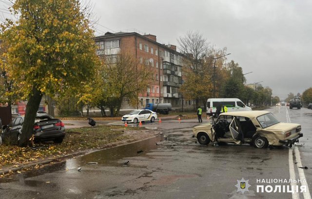 У Коростені зіштовхнулись ВАЗ та BMW, є постраждалі та загибла. ФОТО